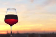 Dlaczego warto pić czerwone wino?